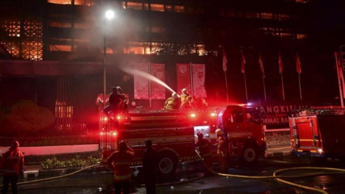 incendiu-de-proportii-la-o-inchisoare-din-jakarta--zeci-de-detinuti-au-murit