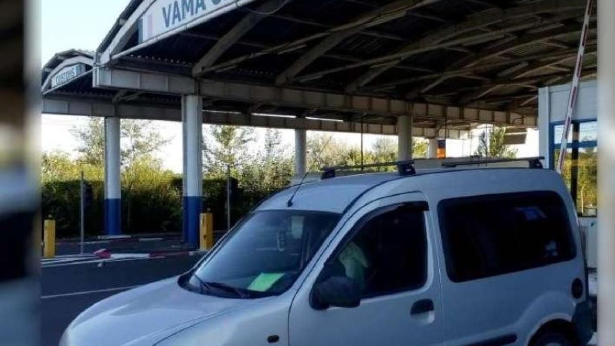 autoturism--cautat-de-autoritatile-bulgare--descoperit-in-vama-oancea--soferul-a-ramas-pieton