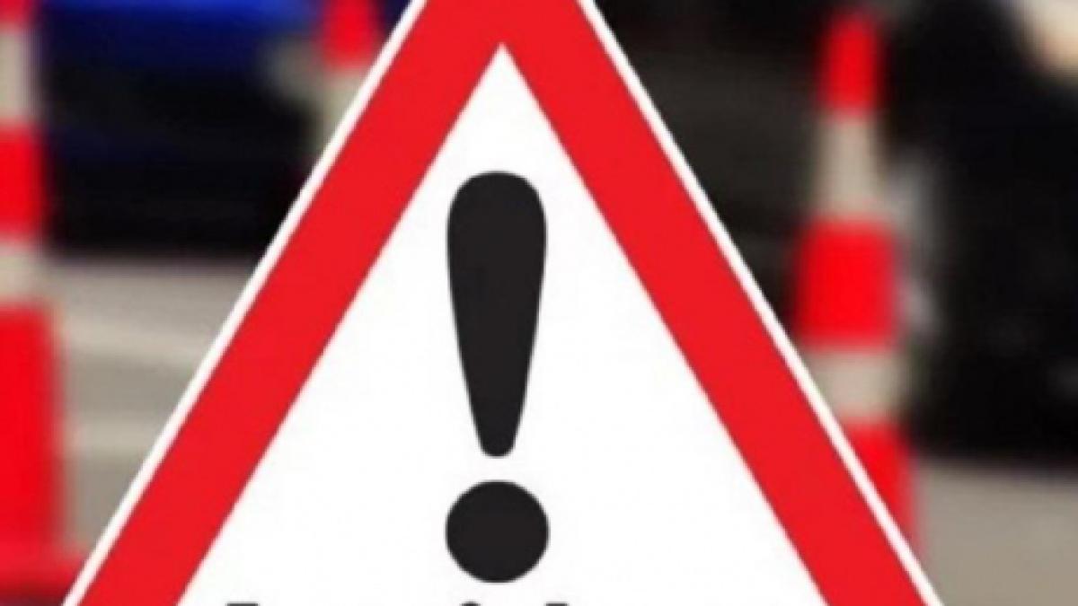 camion-a-intrat-in-curtea-unei-case