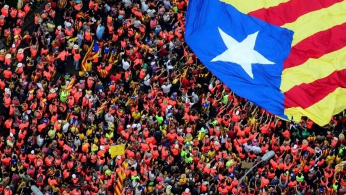 spania-zeci-de-mii-de-catalani-au-manifestat-pentru-independenta-la-barcelona