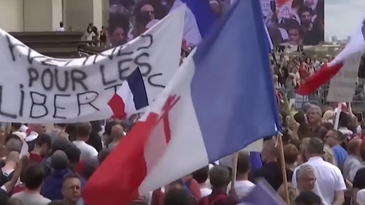 noi-proteste-masive-in-franta-impotriva-certificatului-sanitar