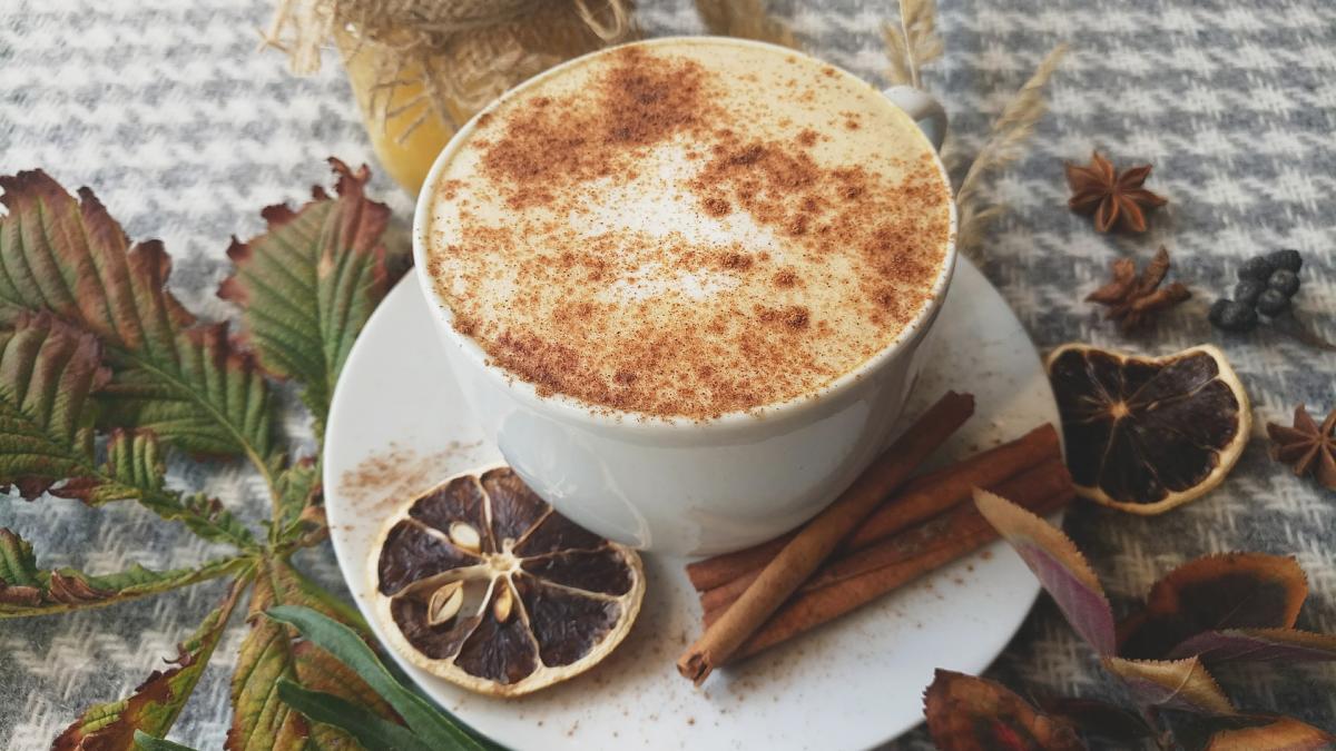 de-ce-e-bine-sa-pui-scortisoara-in-cafea--corpul-tau-se-transforma