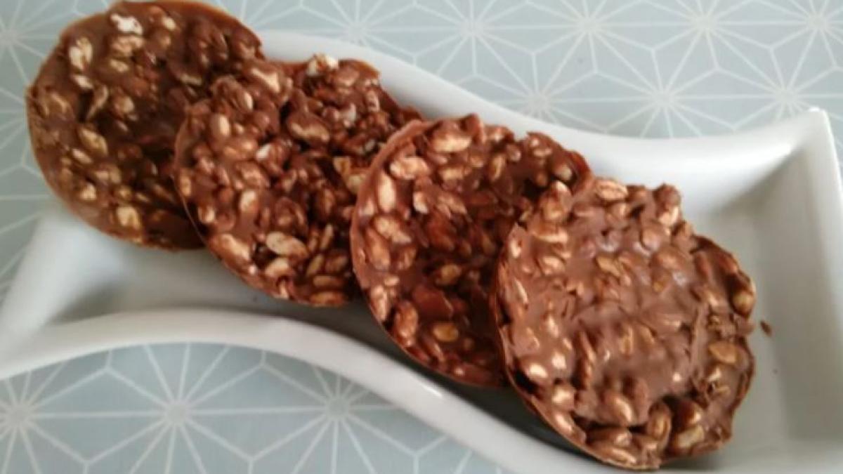 biscuiti-crocanti-de-ciocolata-prc-c2prc-a0aveti-nevoie-de-doua-ingrediente-pentru-un-desert-delicios--cu-doar-50-de-calorii