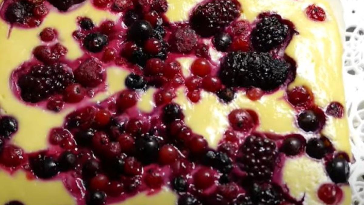 tarta-cremoasa-cu-fructe-de-padure--este-gata-in-cateva-minute-si-are-doar-130-de-calorii