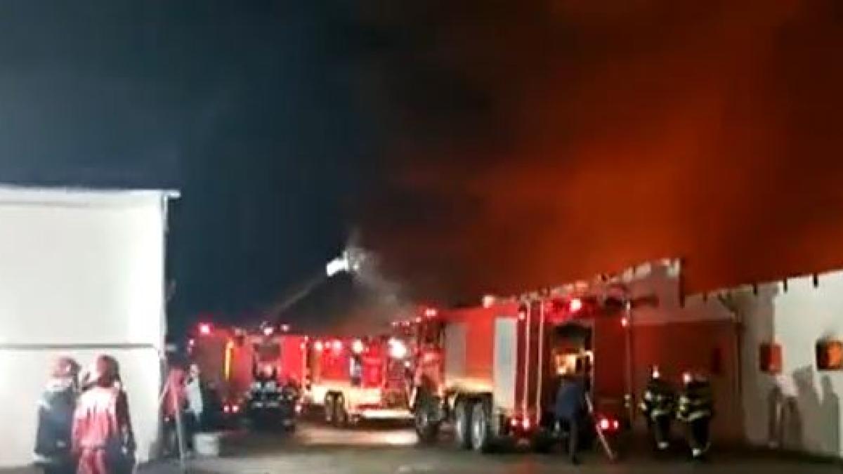 fabrica-de-paine-din-constanta--facuta-scrum-de-un-incendiu-violent--cauza-probabila-a-focului--un-trasnet
