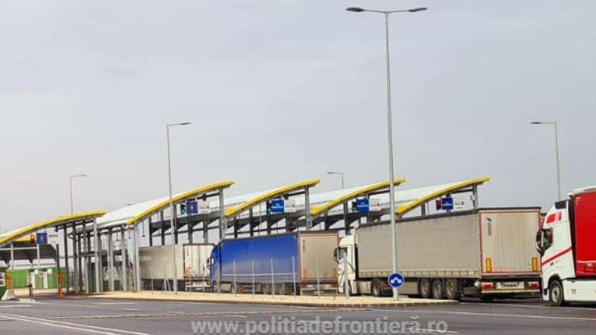 un-barbat--pasager-intr-un-autocar-care-mergea-in-cehia--in-atentia-politistilor-de-frontiera