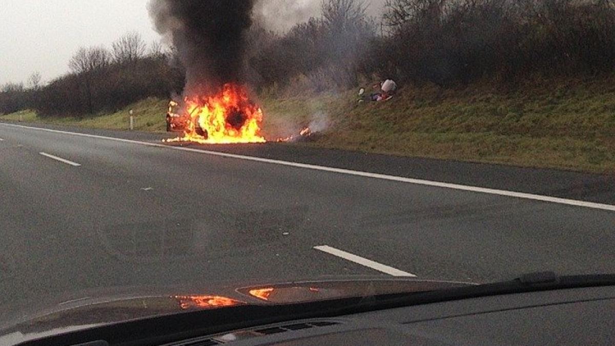 masina-incendiata-free-foto