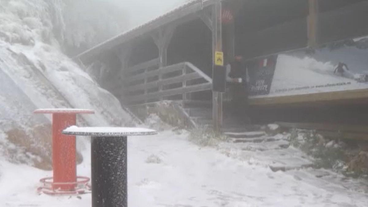 prima-ninsoare-a-acestui-an--in-romania--o-toamna-rece-si-urata-s-a-instalat-la-munte