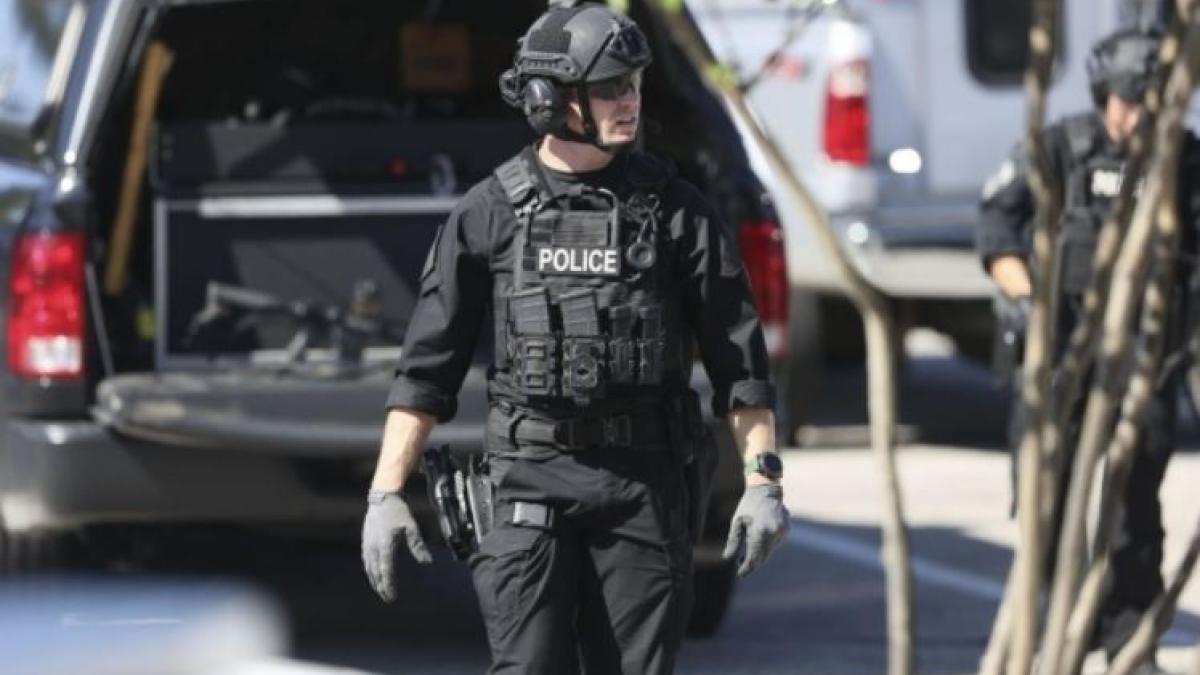 atac-armat-intr-un-supermarket--o-persoana-a-murit--iar-alte-12-sunt-ranite