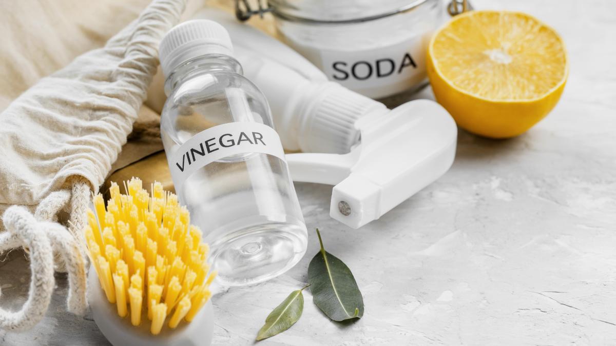 amesteca-10-linguri-de-bicarbonat-de-sodiu-cu-4-de-apa-si-3-de-otet--trucul-genial-care-te-va-scapa-de-murdaria-severa