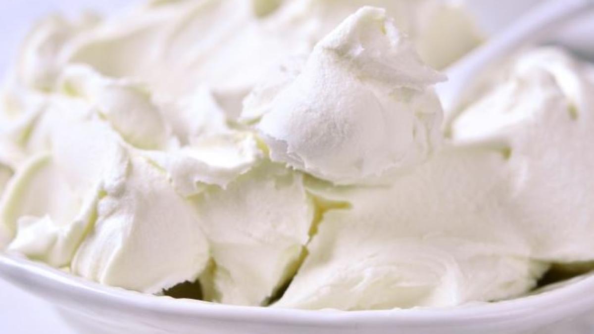 crema-cu-ricotta-pentru-prajituri--cu-doar-120-de-calorii--este-atat-de-buna-incat-poate-fi-servita-la-desertprc-c2prc-a0