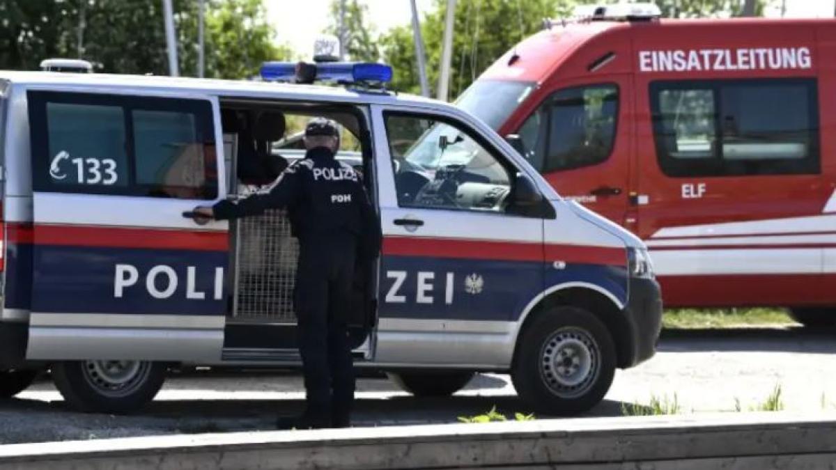 zeci-de-raniti-intr-un-accident-rutier-grav--un-autocar-s-a-rasturnat-in-sud-estul-austriei