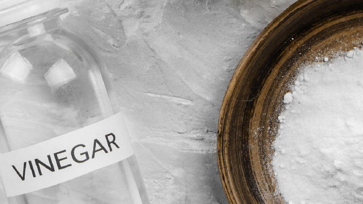 puneti-intr-un-pahar-cu-apa-calda-o-lingura-de-otet-si-un-varf-de-bicarbonat--un-miracol-pentru-sanatate