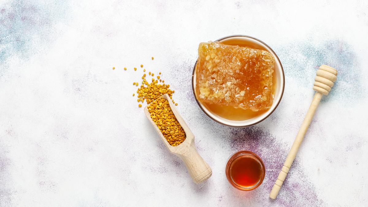 amestecati-trei-linguri-de-miere-cu-una-de-zahar-brun--creeaza-cel-mai-bun-truc-de-frumusete-la-tine-acasa