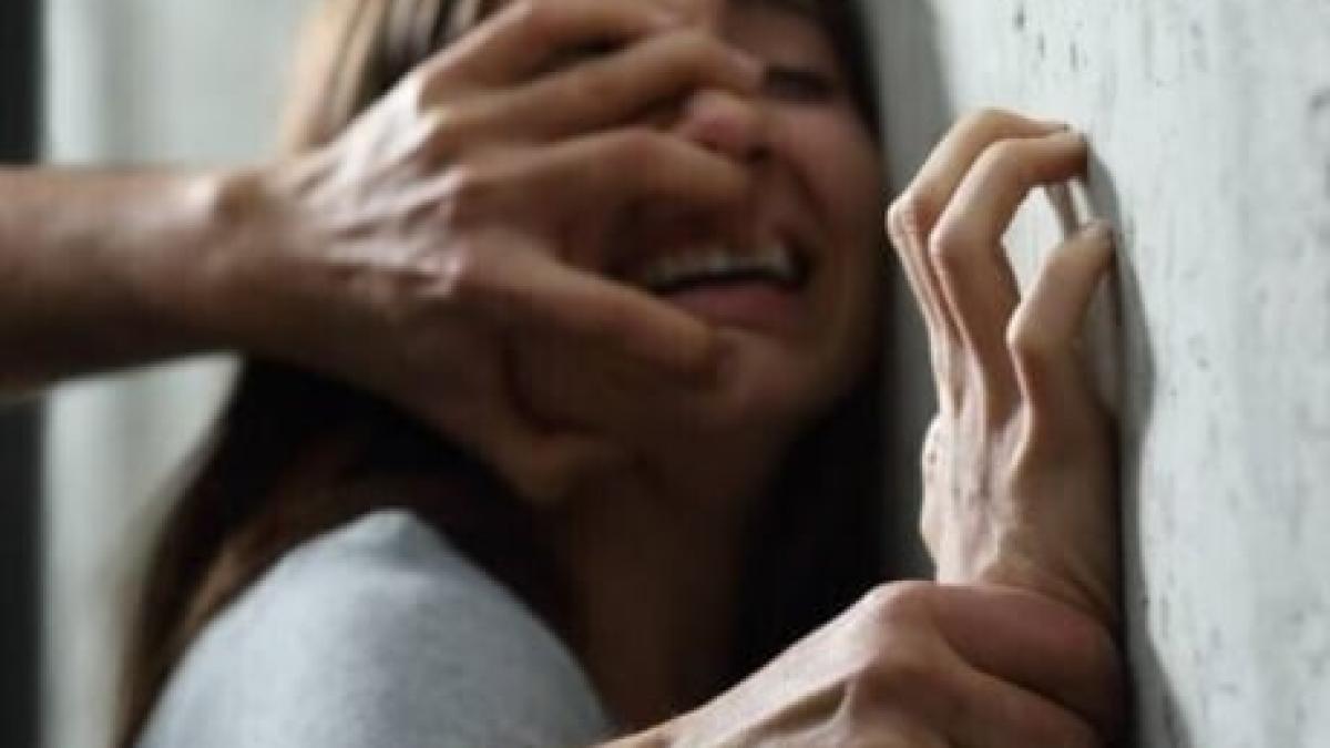 minora-romanca--traficata-pentru-servicii-sexuale-platite-cu-50-de-lei--fata-ar-fi-fost-recrutata-prin-metoda-prc-e2prc-80prc-9dlover-boyprc-e2prc-80prc-9d