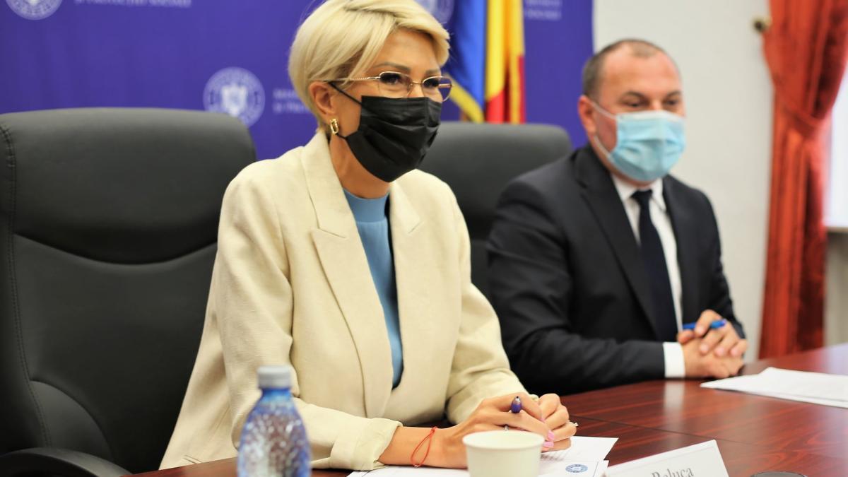 raluca-turcan-am-facut-astazi-un-pas-important-pentru-a-ne-asigura-ca-drepturile-romanilor-din-strainatate-sunt-respectate