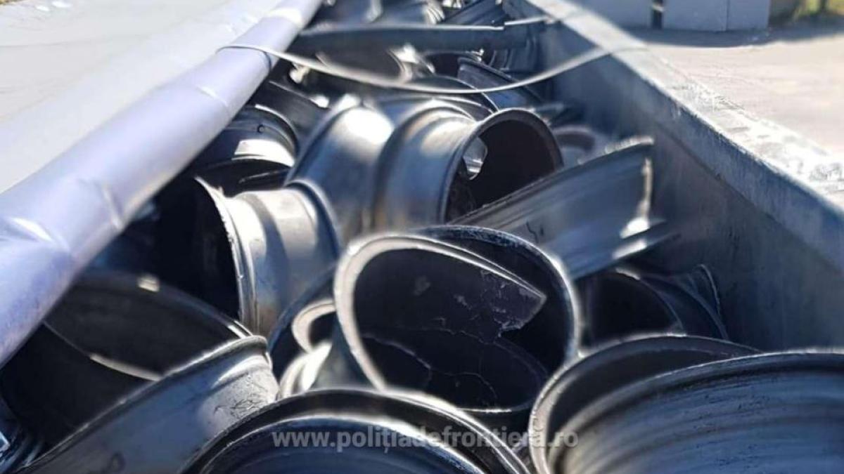 o-firma-din-italia-si-a-trimis-gunoiul-in-romania--camion--plin-cu-tone-de-deseuri--oprit-in-vama-giurgiu