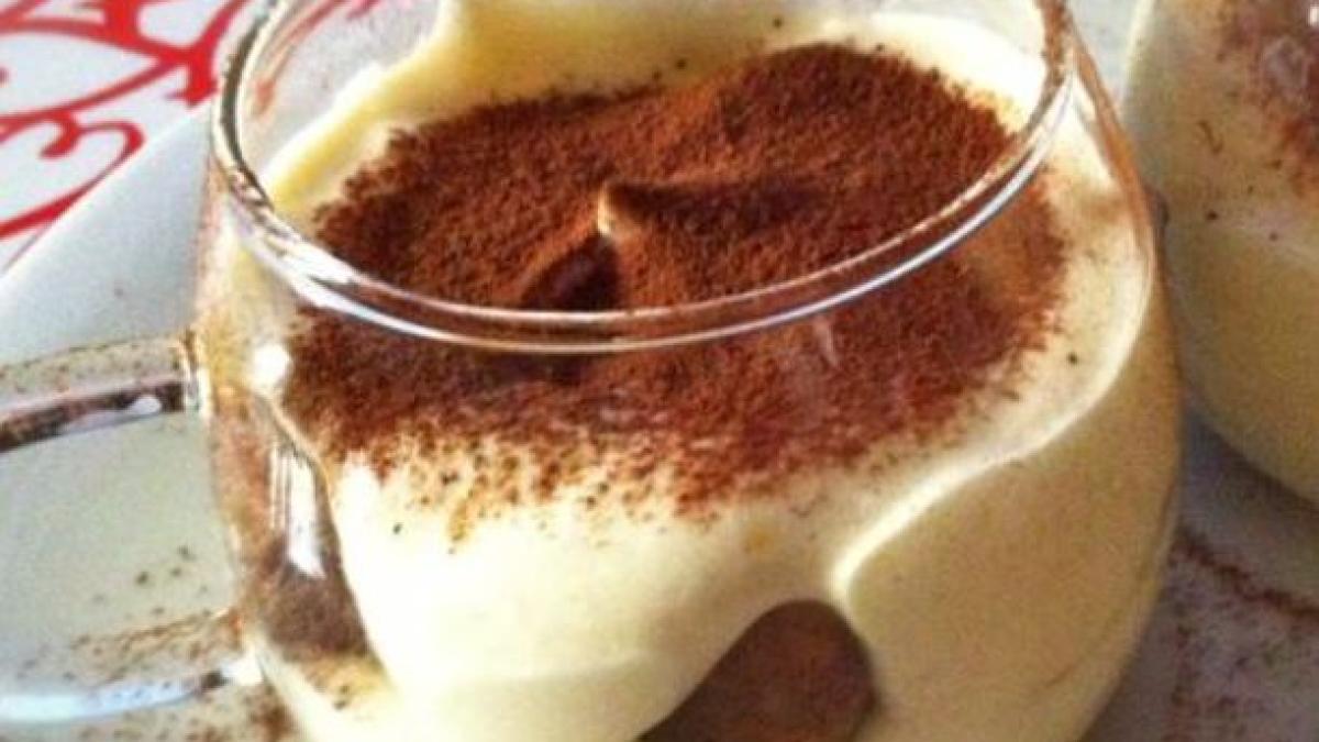 tiramisu-cremos-fara-oua-si-fara-mascarpone--se-prepara-usor--rapid-si-este-cu-adevarat-rafinat