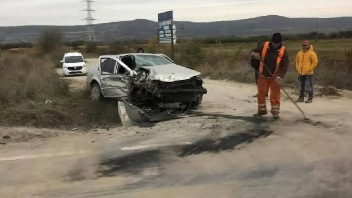 masina--aflata-in-depasire--spulberata-de-un-tir--la-avrig--un-barbat-a-ajuns-la-spital