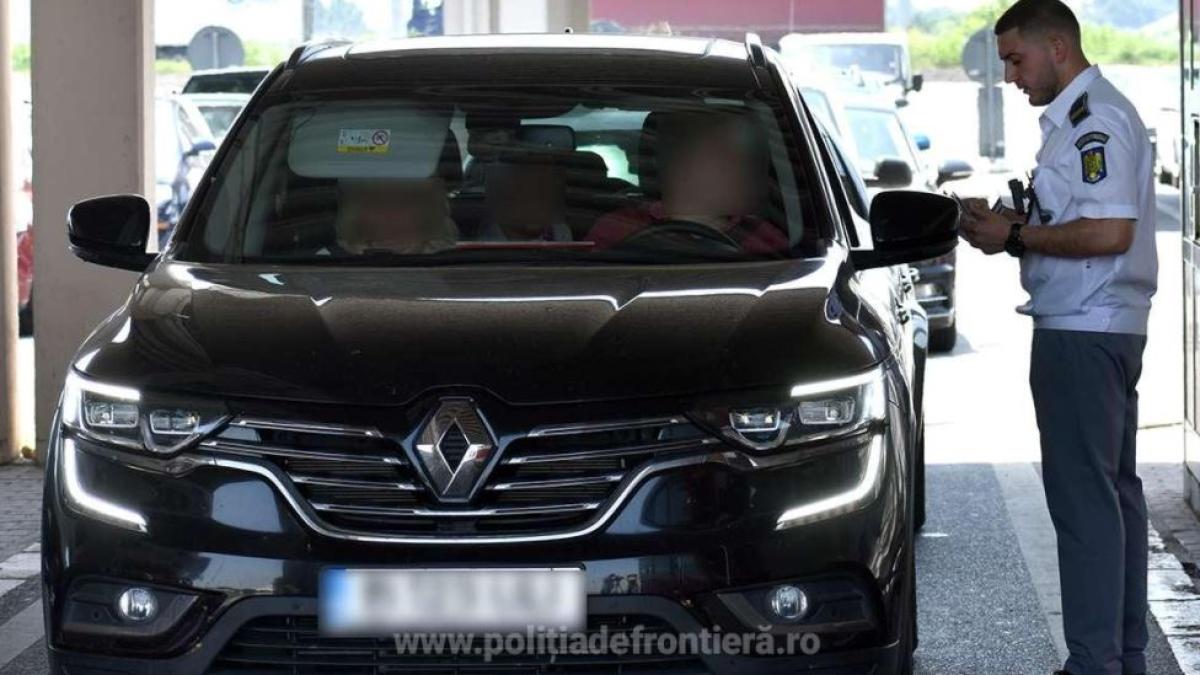 aglomeratie-in-vamile-din-vestul-tarii-100-000-de-romani-au-asteptat-ore-intregi-pentru-a-iesi-din-tara