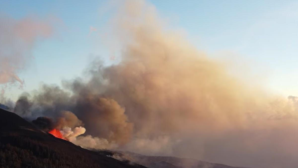 zboruri-perturbate-in-tenerife--norul-de-cenusa-emanat-de-vulcanul-cumbre-vieja-a-inrautatit-conditiile-traficului-aerian