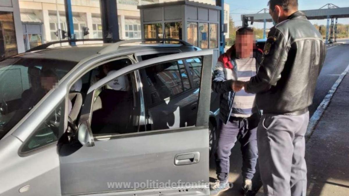 microbuz-cu-destinatia-germania--oprit-in-vama--un-pasager-a-fost-dat-joi-si-interogat--barbatul-s-a-ales-cu-dosar-penal