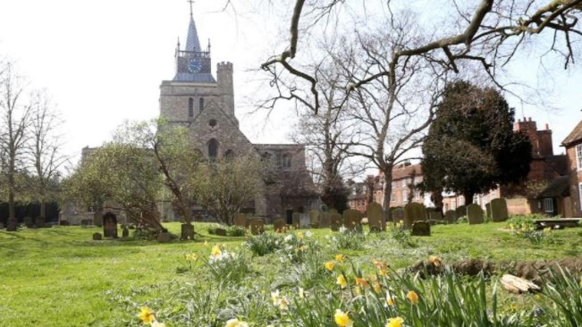 tanara-de-20-de-ani--violata-in-curtea-unei-biserici-din-marea-britanie--de-un-necunoscut