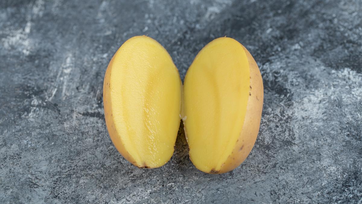 fierbeti-un-cartof--adaugati-lapte-si-miere--lasa-amestecul-sa-actioneze-cateva-minute--un-truc-cu-efect-spectaculos