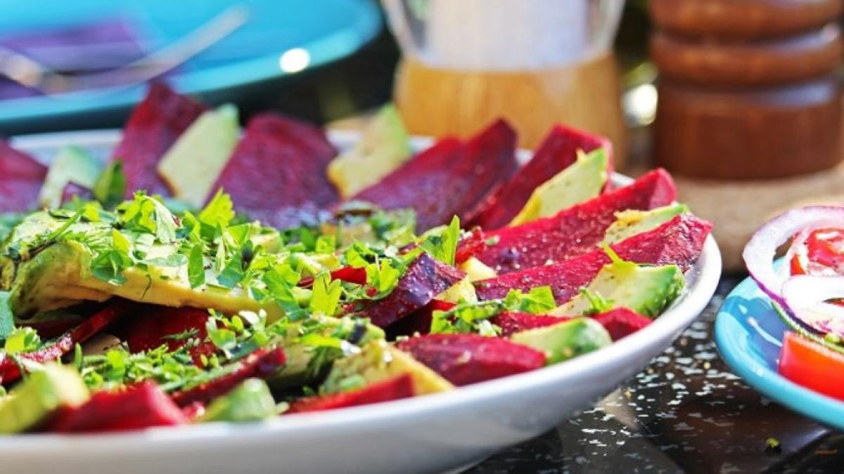 dieta-cu-sfecla-rosie-te-scapa-de-cinci-kilograme-in-doar-10-zile--leguma-minune-are-un-continut-bogat-in-vitamine--minerale-si-fibre