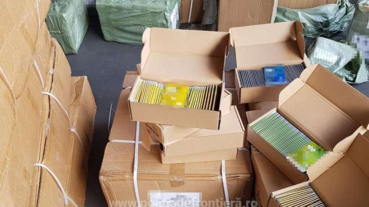 doua-containere--sosite-din-china--in-portul-constanta--pline-cu-mii-de-produse-contrafacute