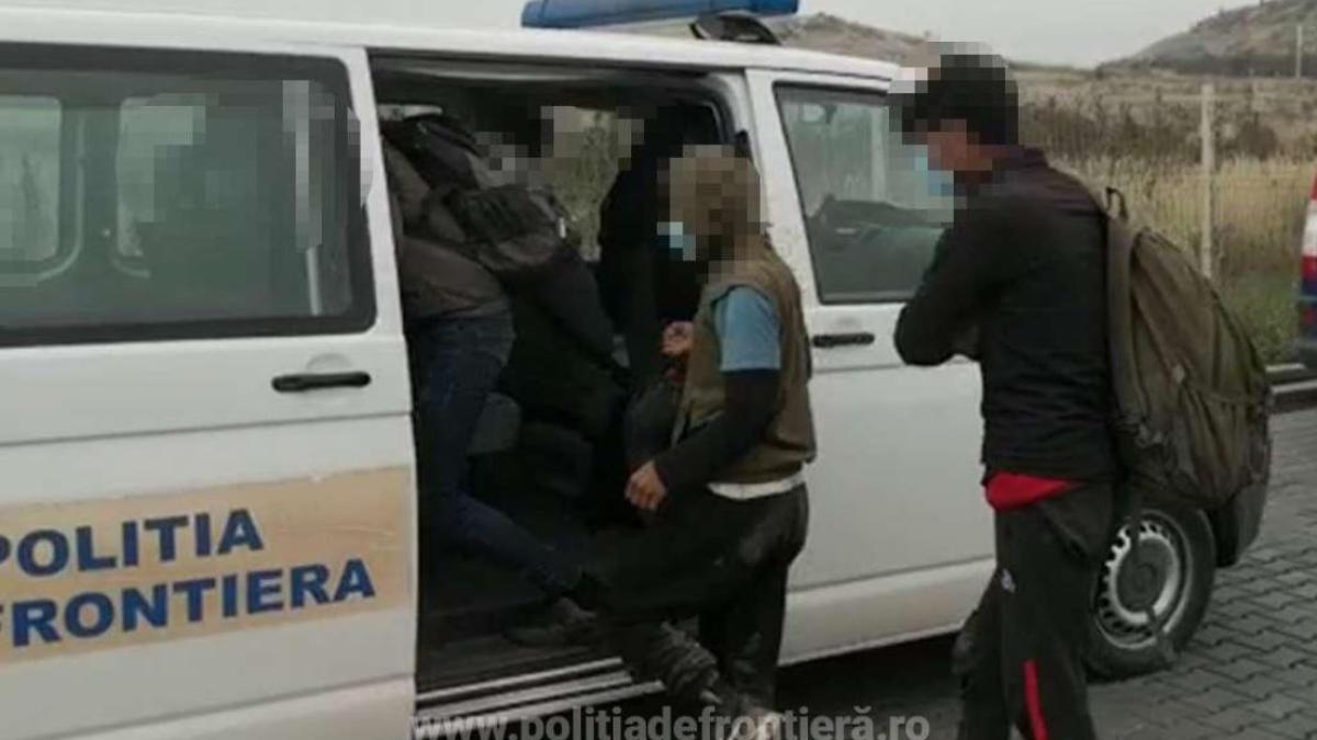 doi-romani--care-ieseau-din-tara--s-au-ales-cu-dosare-penale--ar-fi-castigat-1300-de-euro--daca-si-ar-fi-dus-planul-pana-la-capat