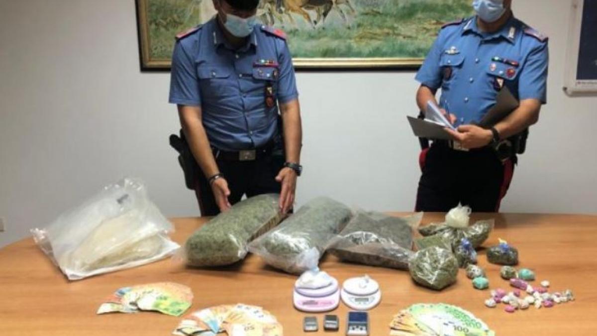 italia--un-roman-si-partenerul-sau--arestati-pentru-trafic-de-droguri--masina-celor-doi-era-burdusita-cu-marijuana