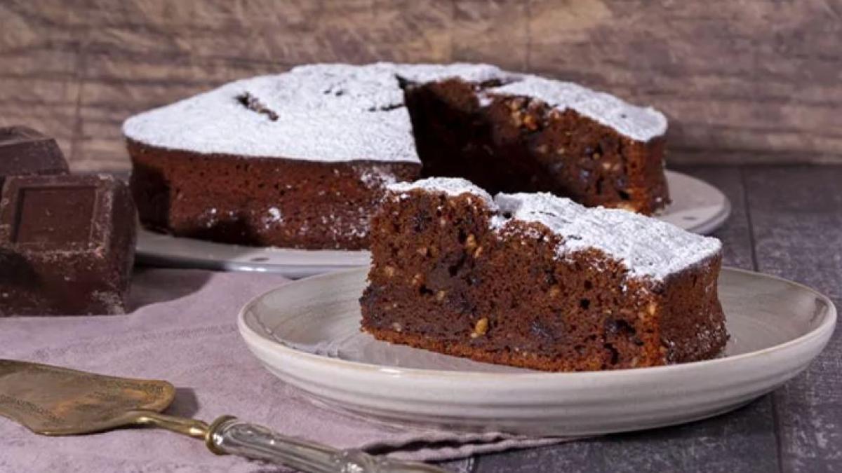 prajitura-cu-vinete-si-ciocolata-neagra--hitul-sezonului-de-toamna--o-reteta-pe-cat-de-neobisnuita--pe-atat-de-delicioasa