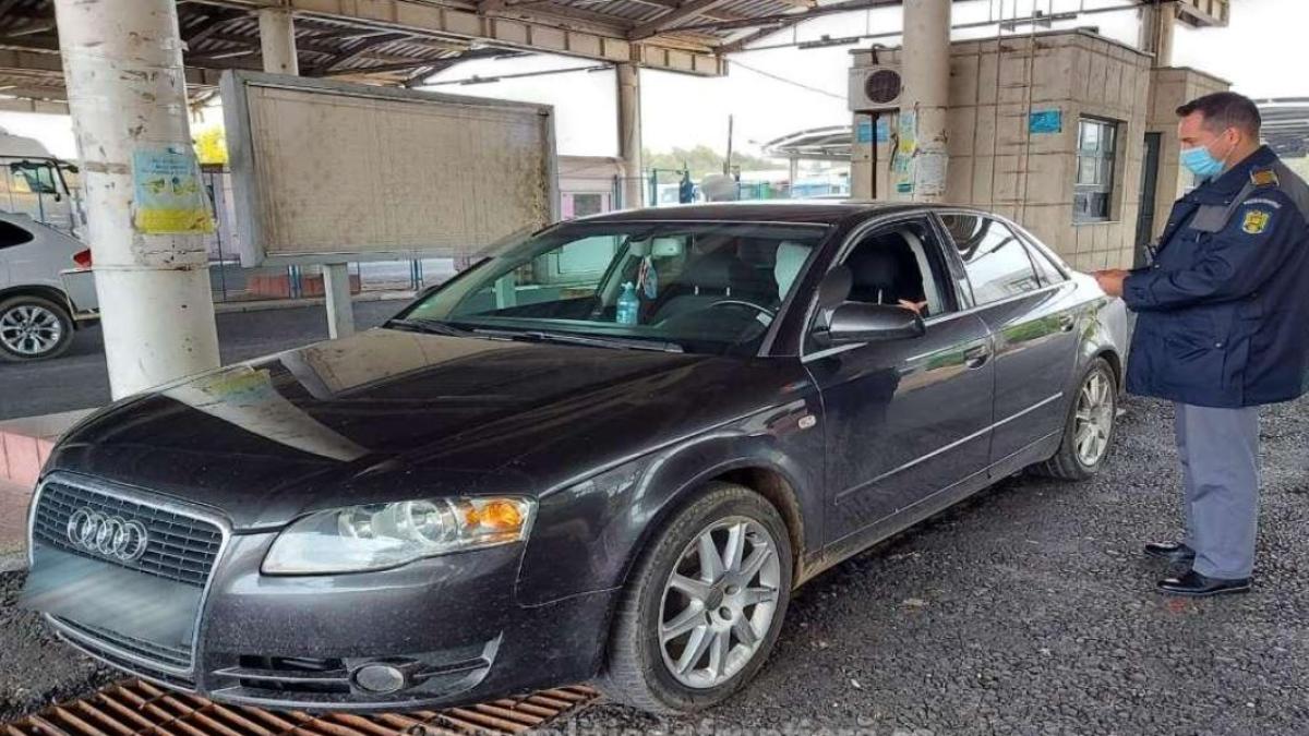 dosar-penal-pentru-un-sofer-roman--oprit-la-frontiera--barbatul-conducerea-un-autoturism-cu-numar-de-inmatriculare-falsprc-c2prc-a0