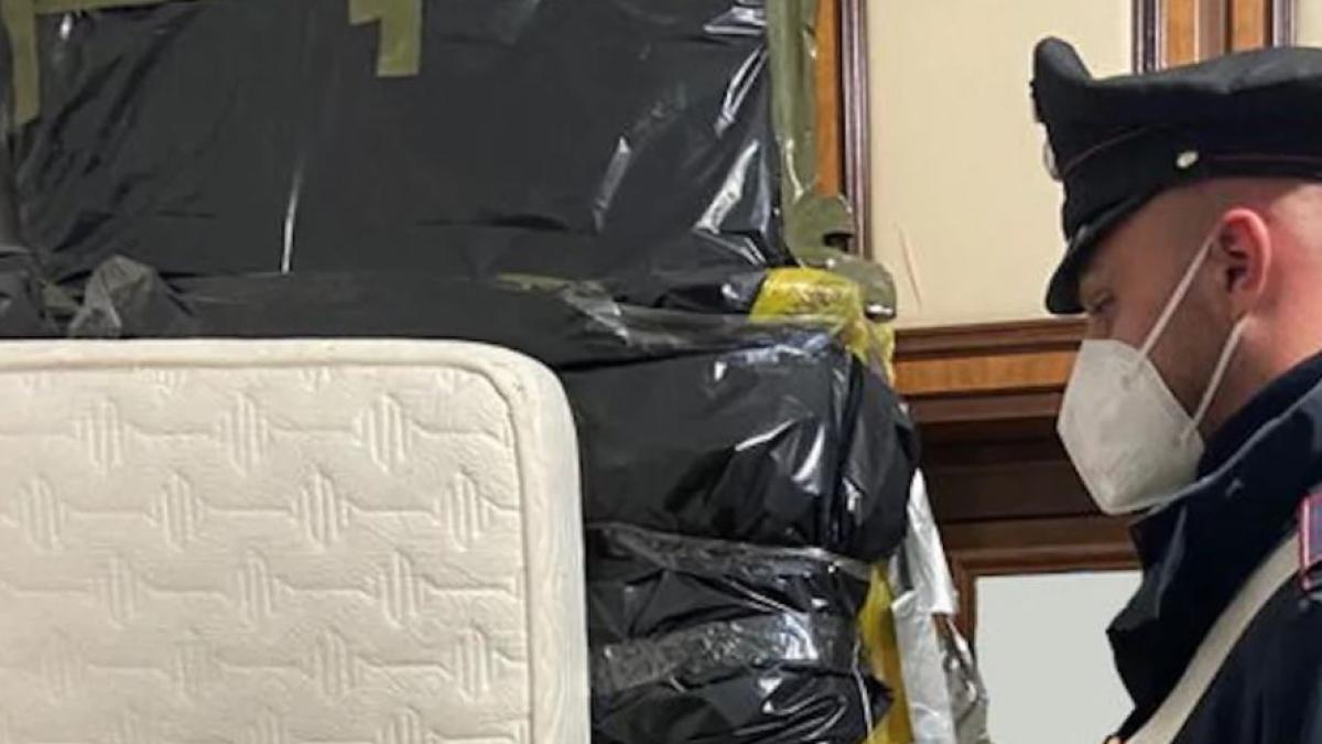 italia--o-romanca-l-a-dat-de-gol-pe-barbatul-care-si-a-zidit-mama-moarta--pentru-a-i-incasa-pensia--mihaela-am-in-casa-un-cadavru