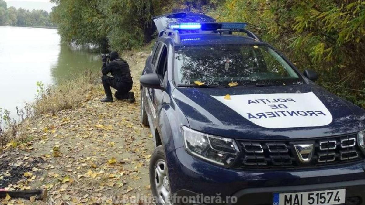opt-persoane--la-un-pas-de-moarte--migrantii-au-fost-scosi-din-apele-dunarii-de-politistii-de-frontiera