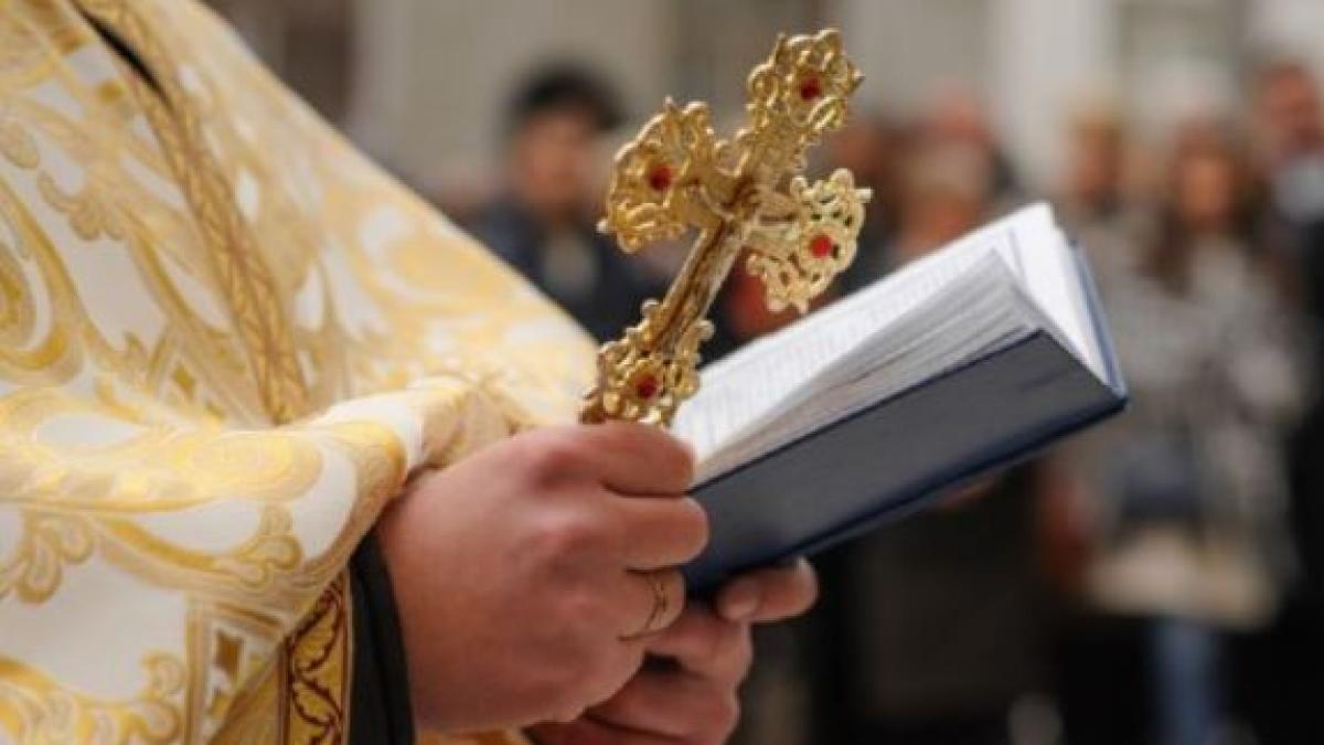 fals-preot-retinut-in-galati--barbatul-participa-la-inmormantari-si-aduna-bani-pentru-ridicarea-unei-biserici