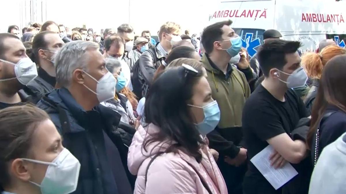romanii-au-luat-cu-asalt-centrele-de-vaccinare--record-de-persoane-care-s-au-imunizat-cu-prima-doza