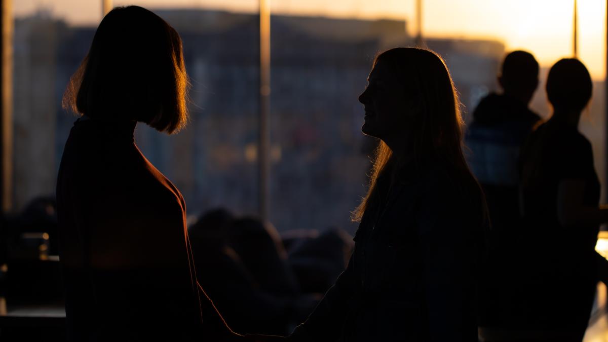 italia--doua-surori-gemene-romance--plangeri-identice-impotriva-fostilor-parteneri-pana-si-dinamica-violului-a-fost-o-fotocopie