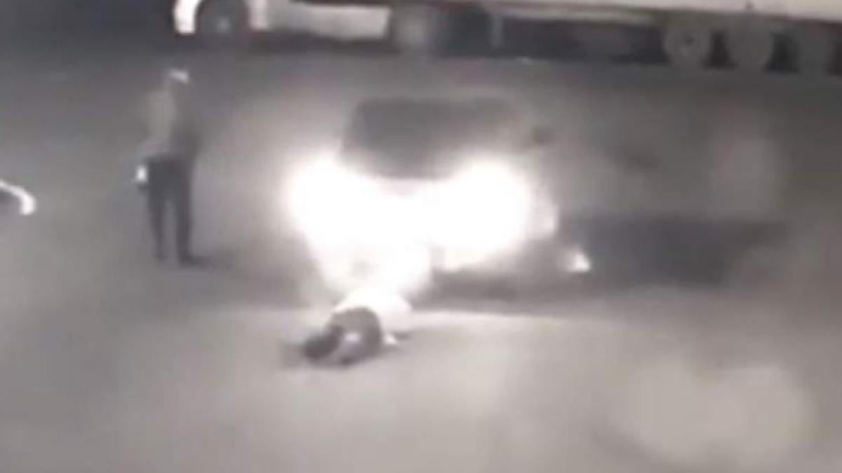 procuror--batut-batut-mar--legat-de-gat-si-tarat--mai-multi-metri--de-o-masina--agresorul-a-fost-dus-la-audieri