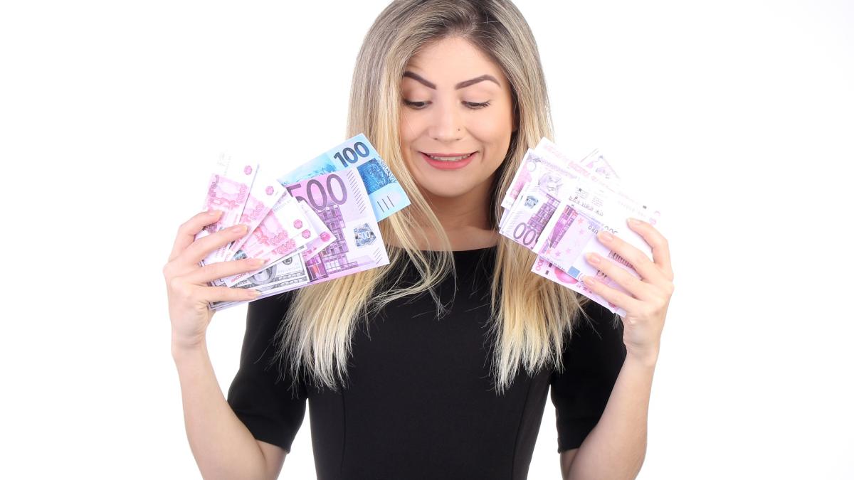 femeie-bani-loterie-euro