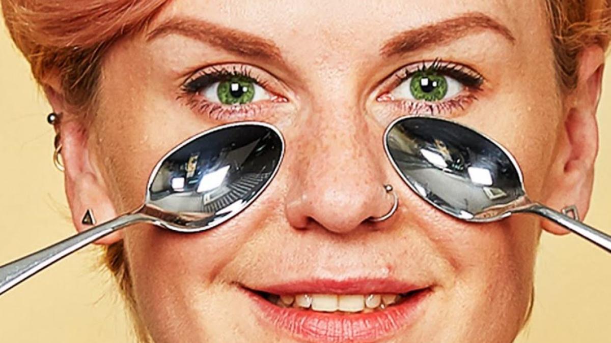 trucuri-secrete-de-la-bunica--ai-nevoie-doar-de-o-lingura-ca-sa-scapi-usor-de-cearcane-dimineata