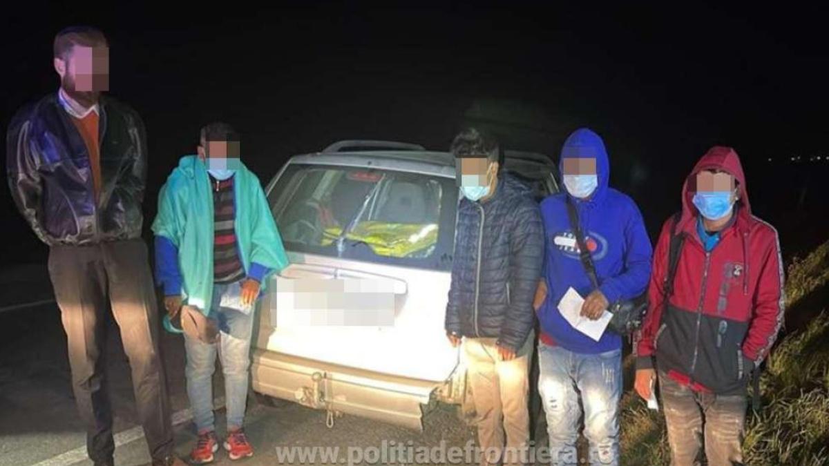 doi-romani--calauze-pentru-sapte-migranti--s-au-ales-cu-dosare-penale