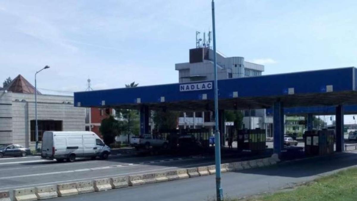 aglomeratie-la-frontiera--peste-55-000-de-romani-au-iesit--ieri--din-tara--alti-18-conationali-au-fost-intorsi-acasa