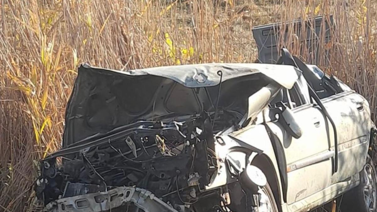 un-roman-si-a-pierdut-viata--zdrobit-de-masina-care-s-a-rasturnat-intr-un-sant-sursa---specialarad-ro