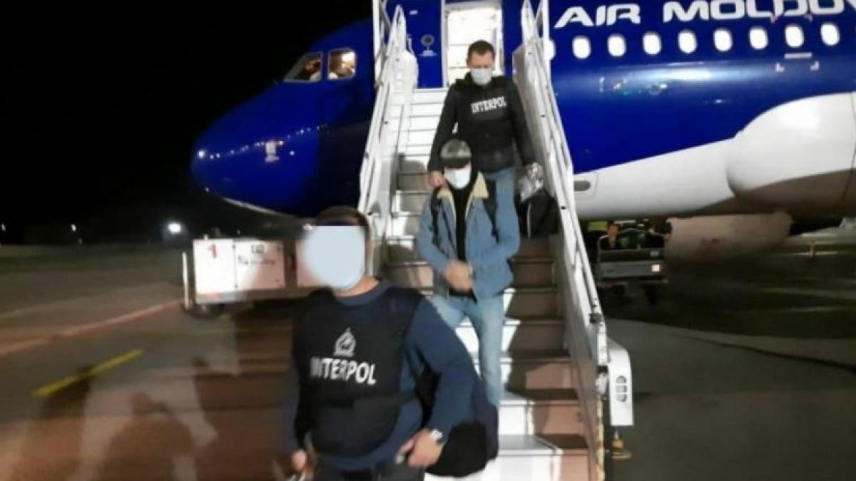 italia--doi-barbati--cautati-de-interpol-pentru-zeci-de-infractiuni--extradati-in-moldova