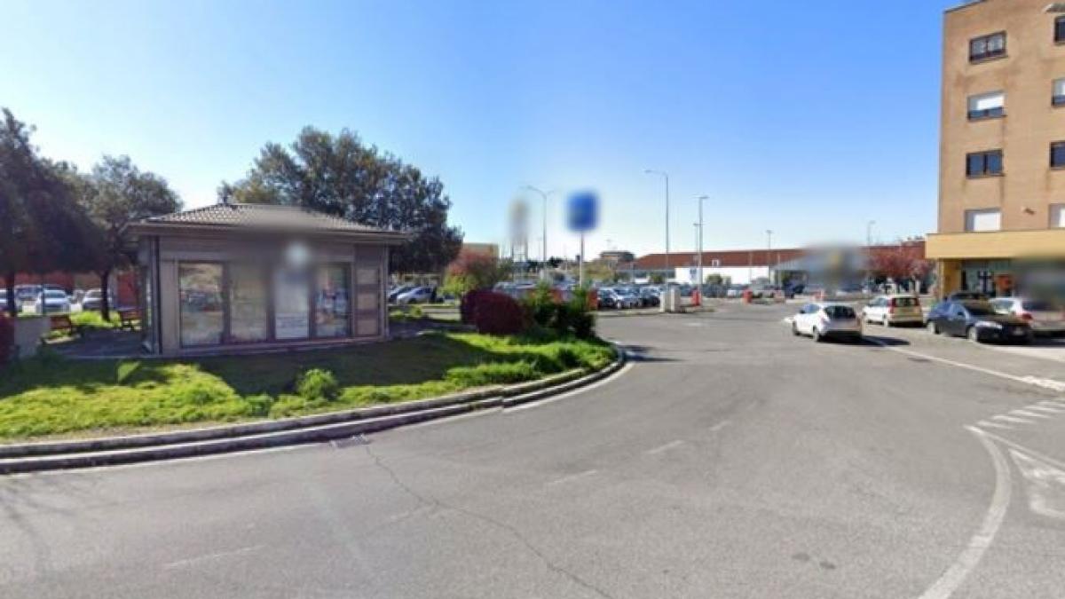 italia--roman--inarmat-cu-un-cutit--a-atacat-si-jefuit-doua-persoane--care-scoteau-bani-de-la-un-bancomat