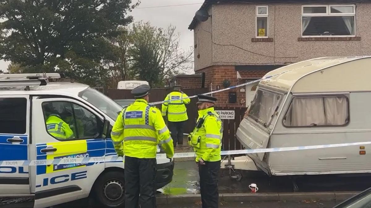 marea-britanie--cadavrul-unei-femei--indesat-intr-o-valiza-si-abandonat-langa-un-loc-de-joaca--trei-copii-au-ramas-fara-mama