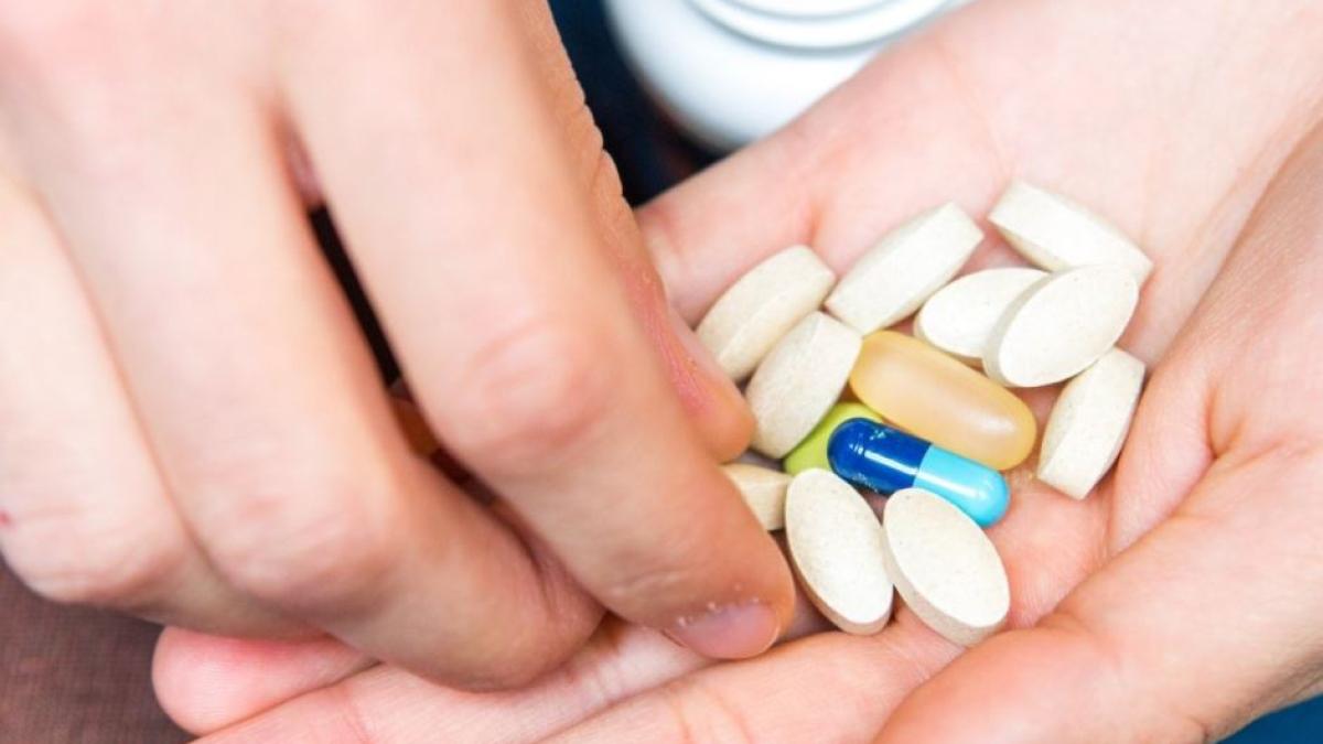 o-tanara-romanca-a-incercat-sa-se-sinucida-dupa-o-cearta-cu-iubitul--fata-a-inghitit-zeci-de-pastile