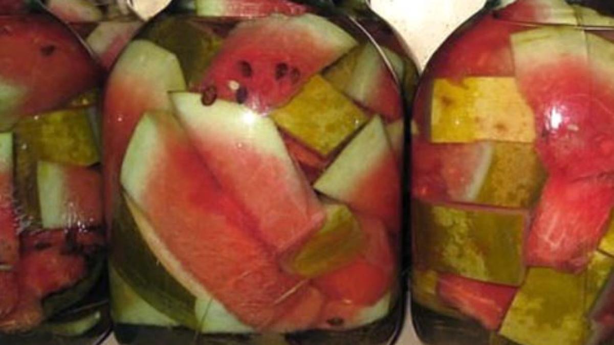 pepeni-murati-la-borcan--un-ingredient-special-care-le-da-o-savoare-aparte